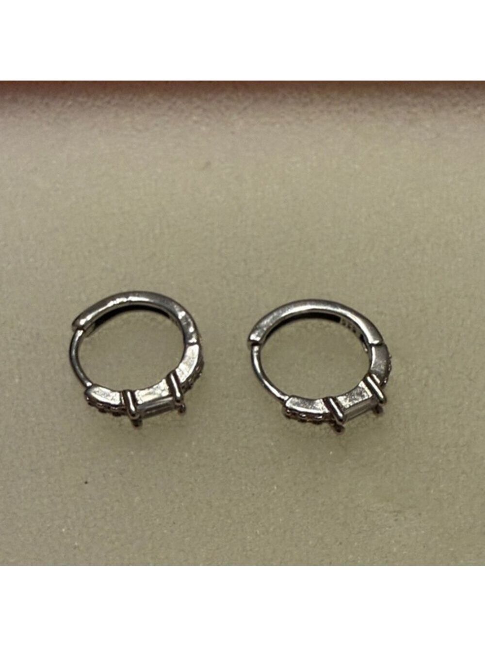 Stunning Sterling Silver Mini Women's Ring with Crystal Accents